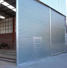 Portón eléctrico con lámina galvanizada