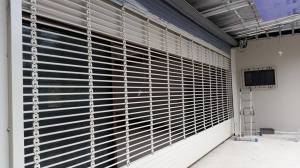 Cortina metálica tubular