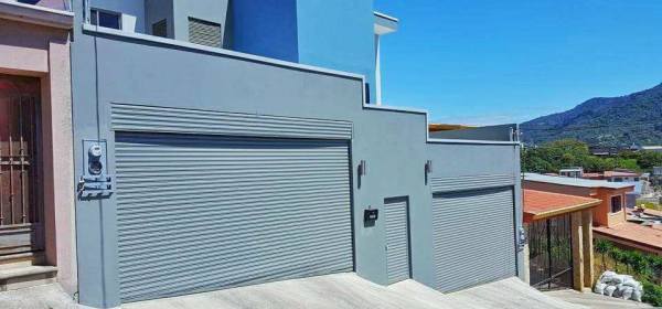 cortina metálica arrollable residencial