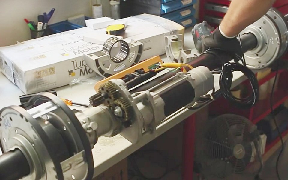 Instalación de motores en portones