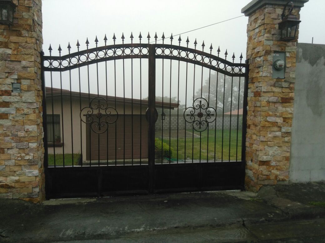 portones de batientes o abatibles