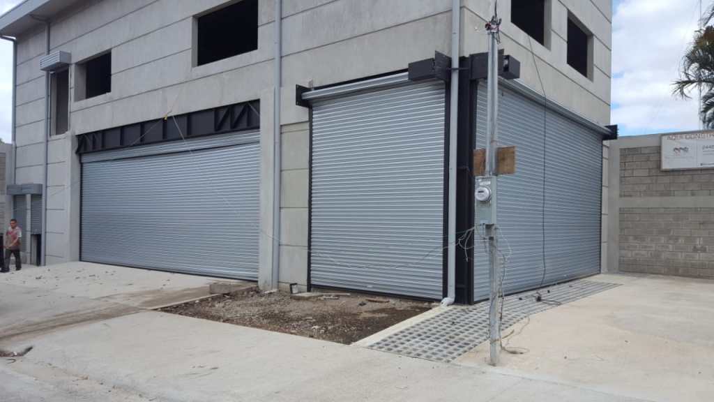 cortinas enrollables de metal