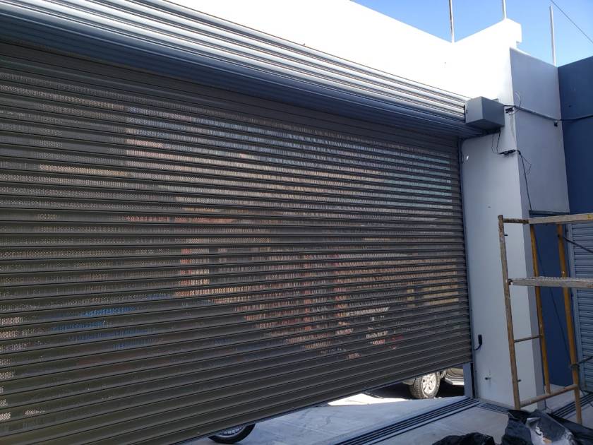 cortina de metal microperforada