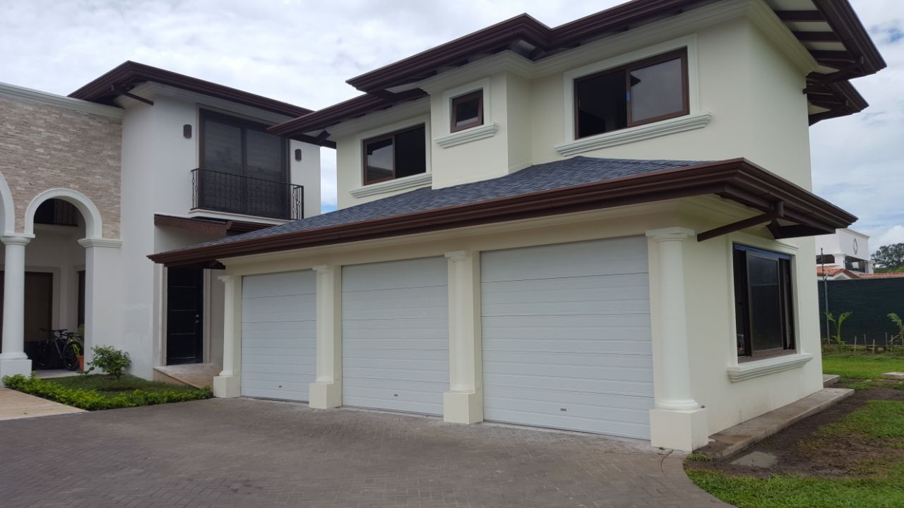 portón eléctrico seccional