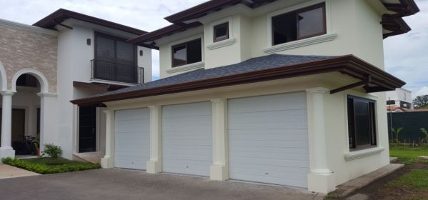 portón eléctrico seccional