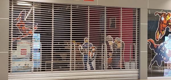 portón estructura tubular color gris