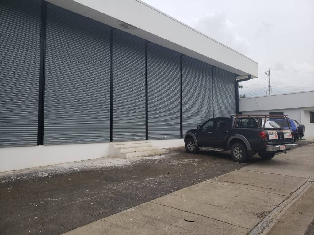 cortinas metálicas industriales en San José Costa Rica