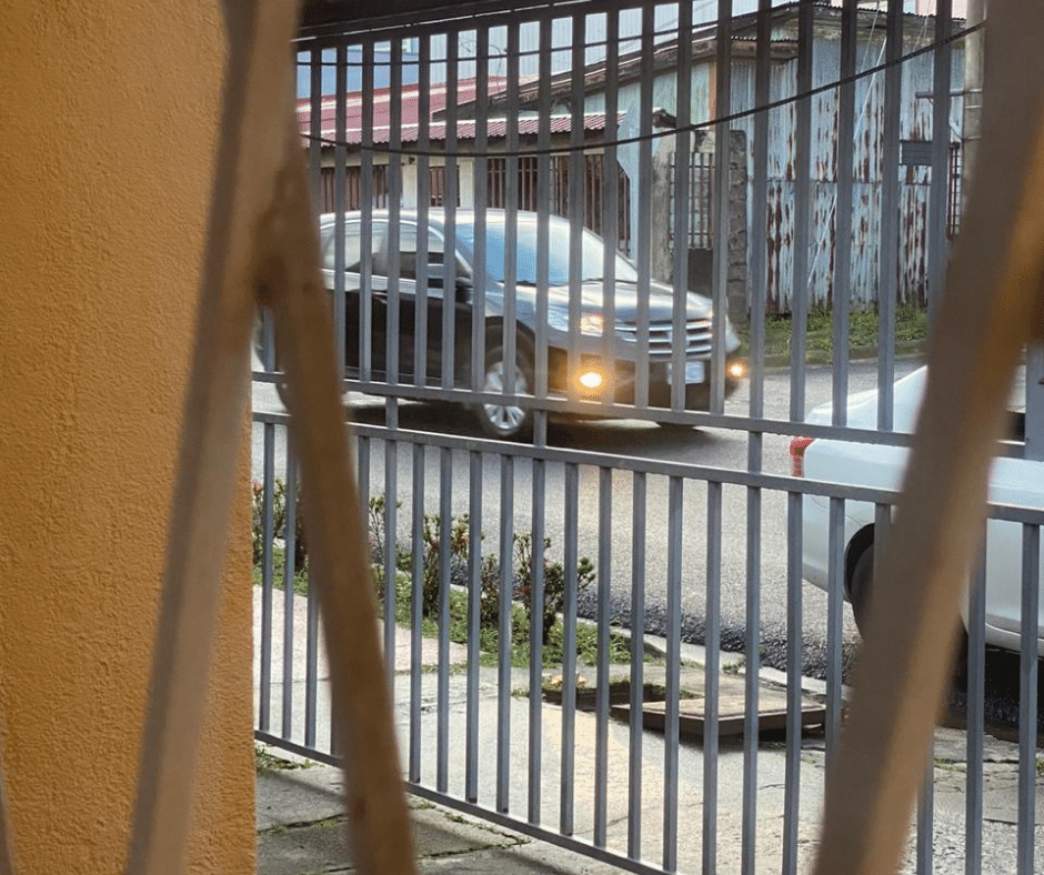 porton corredizo con cadena reventada