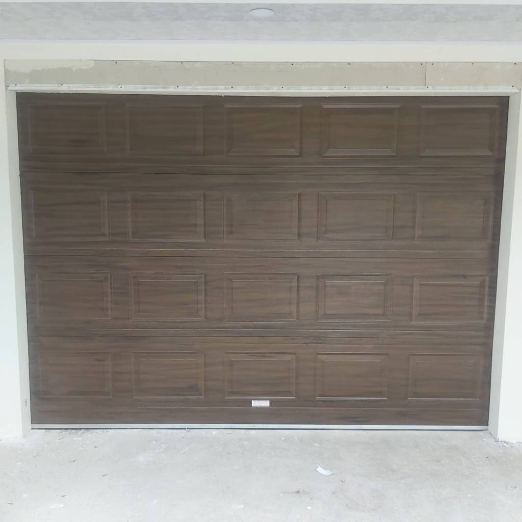 portón-electrico-americano-color-cafe