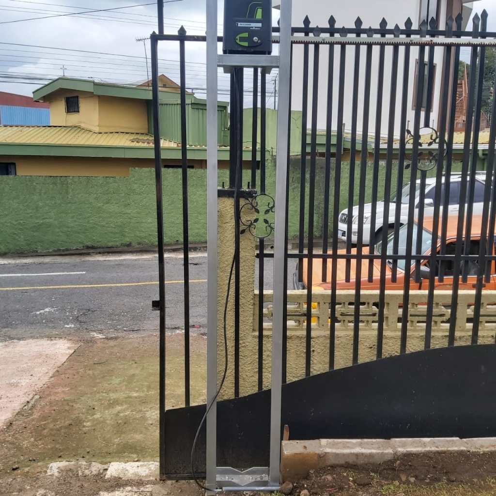 motor-de-cremallera-pitbull400-en-un-porton