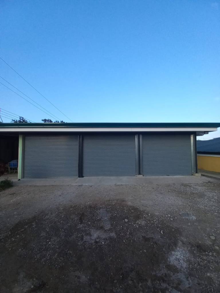 cortina-metalica-arrollable-gris