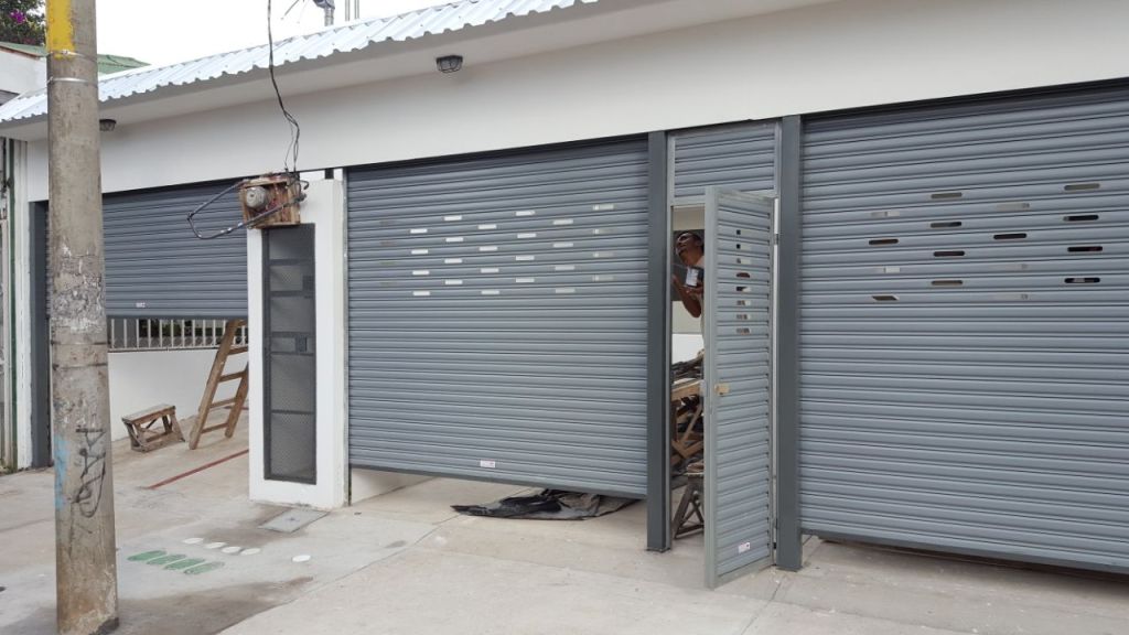 cortina-metálica-gris