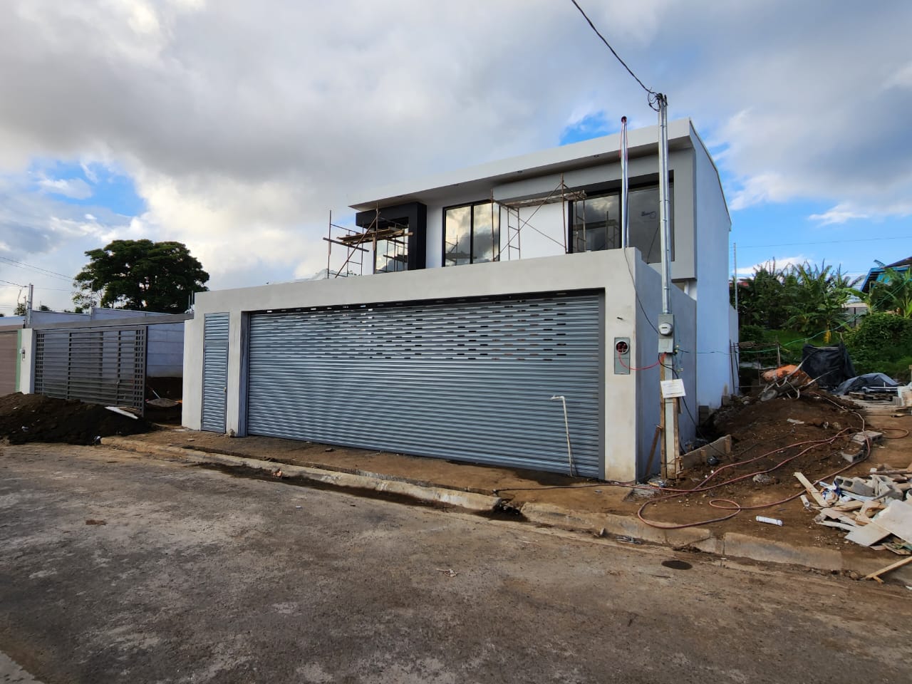 cortina-enrollable-color-gris