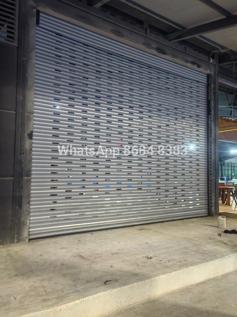 cortinas-indutriales-metalicas-totalmente-perforadas