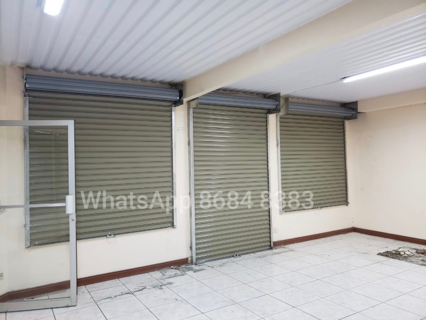 cortinas-manuales-metalicas-vistas-por-dentro