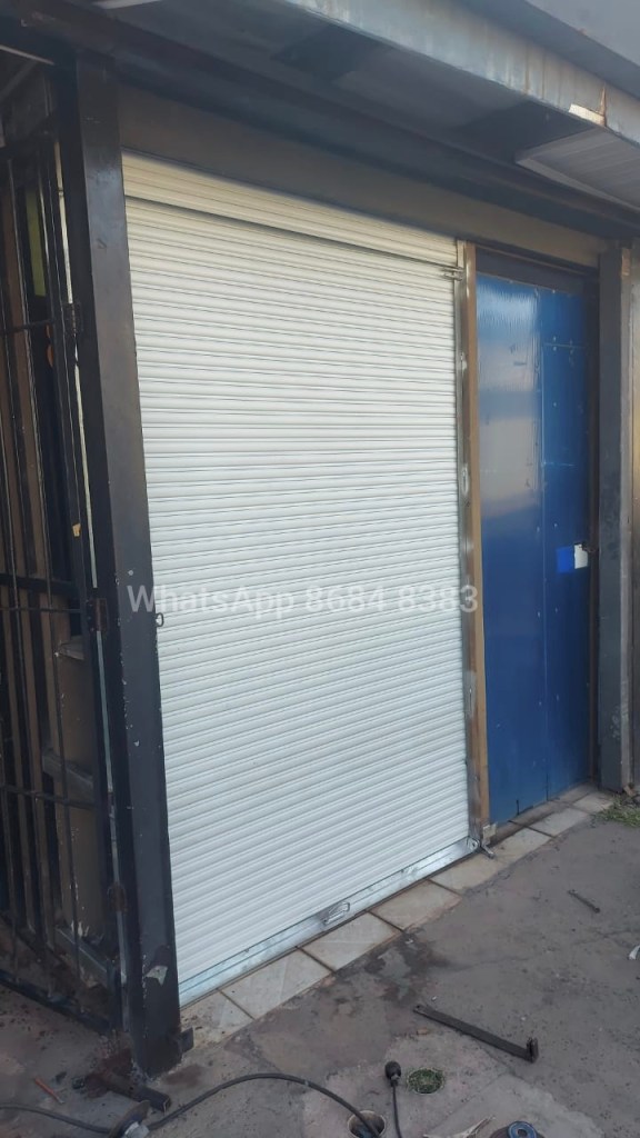 cortina-metalica-pequeña-en-color-blanco-en-promocion