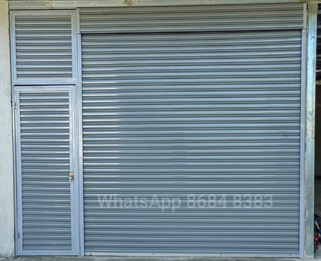 instalacion-de-puerta-peatonal-en-cortina-arrollable-existente