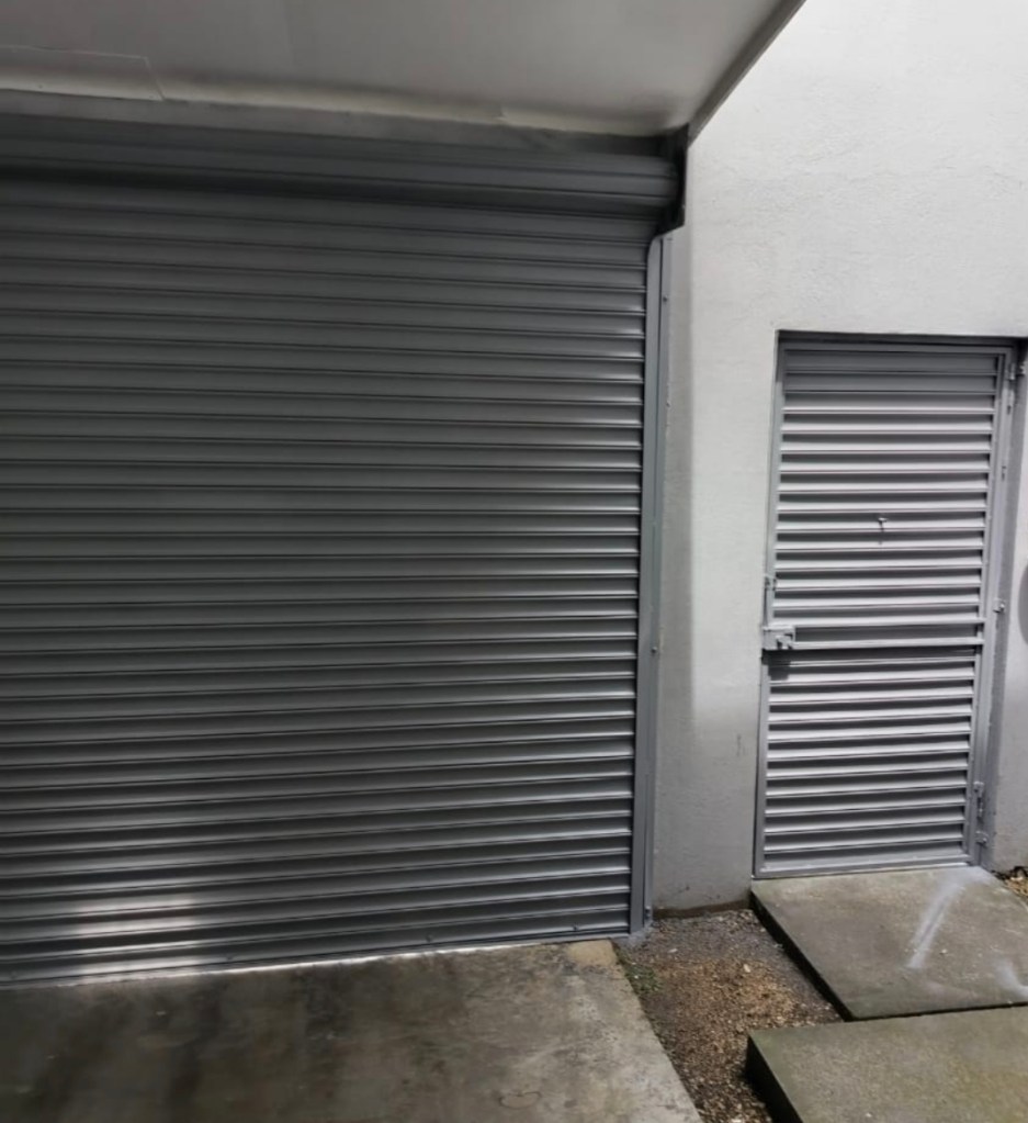 restauración-de-cortina-metalica-y-puerta