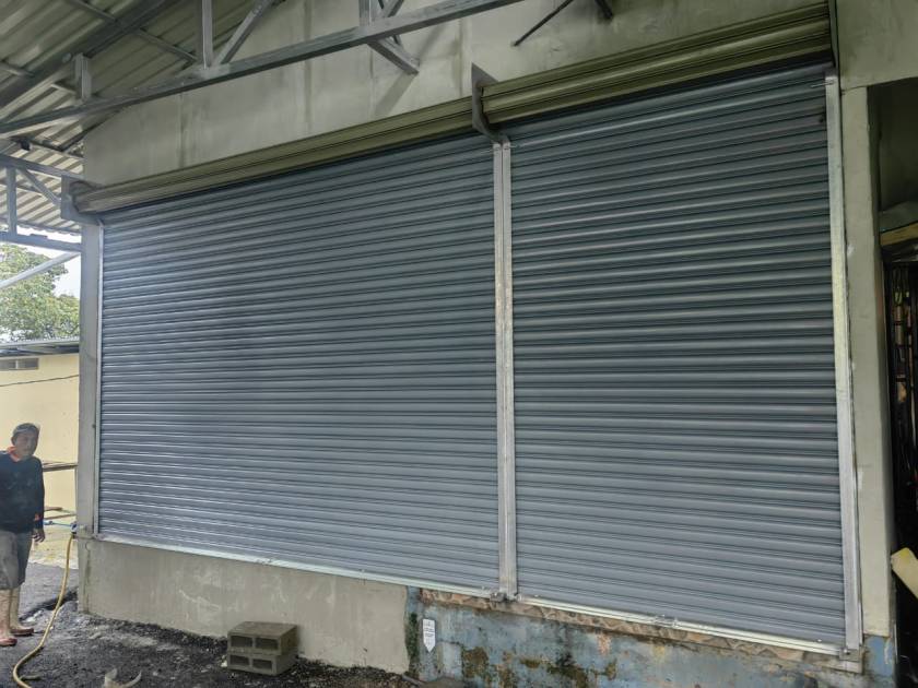 cortinas-metalicas-instaladas-como-parte-de-una-remodelacion-industrial