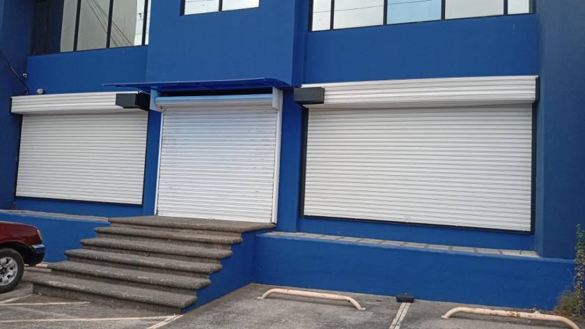 cortinas-metalicas-color-blanco