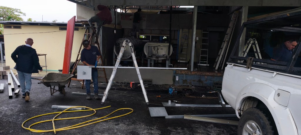 preparando-las-placas-para-la-instalacion-de-lacortina